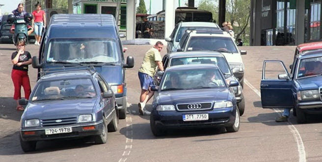 Украинцы продолжают снимать польские автомобили с регистраци